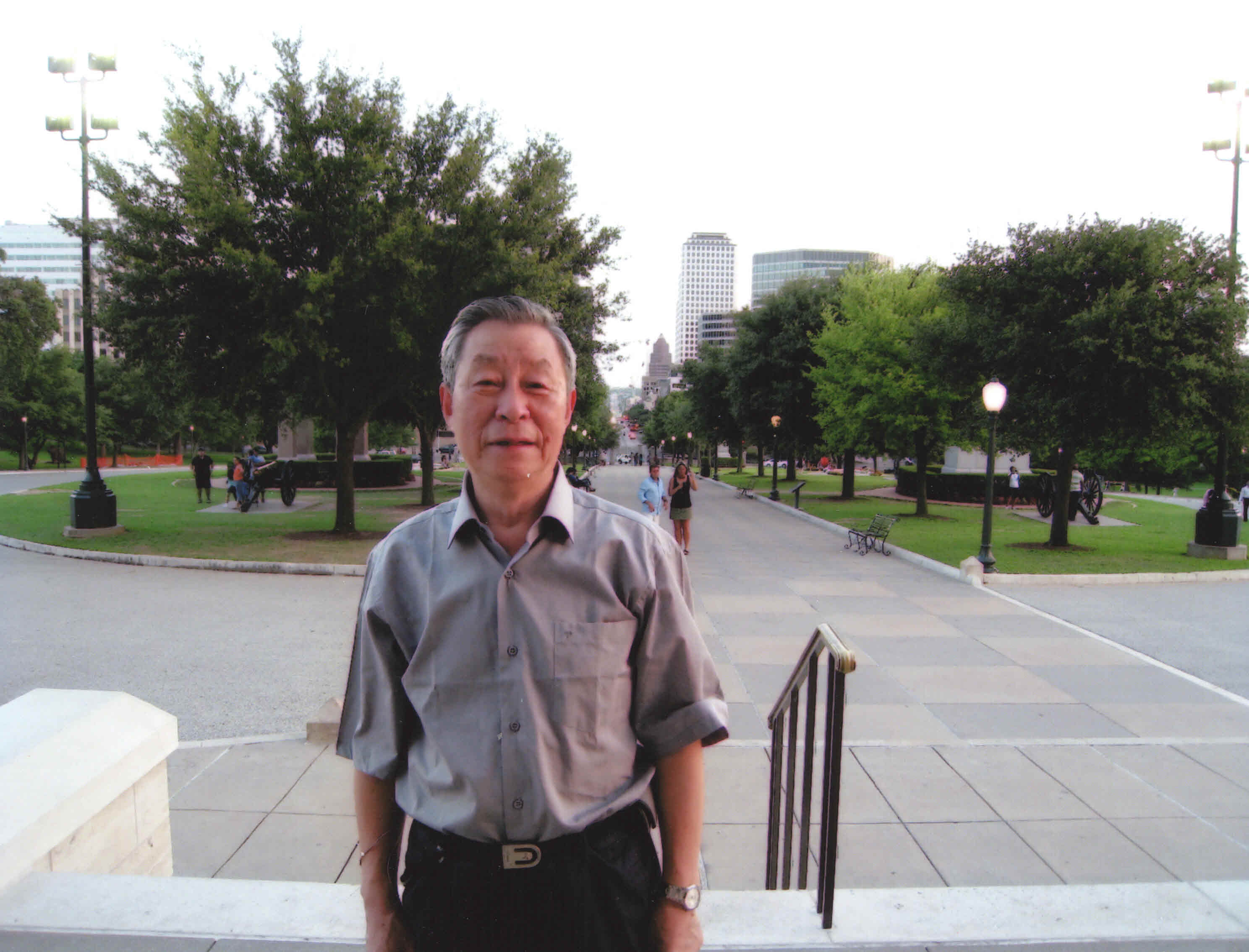 吕继成老师照片 (2).jpg